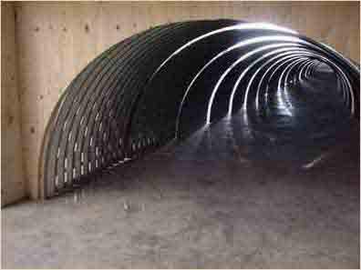 Dentro un ducto metalico de ventilacion